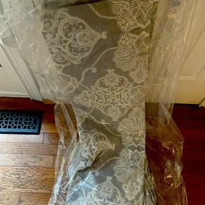 Pottery barn queen size duvet